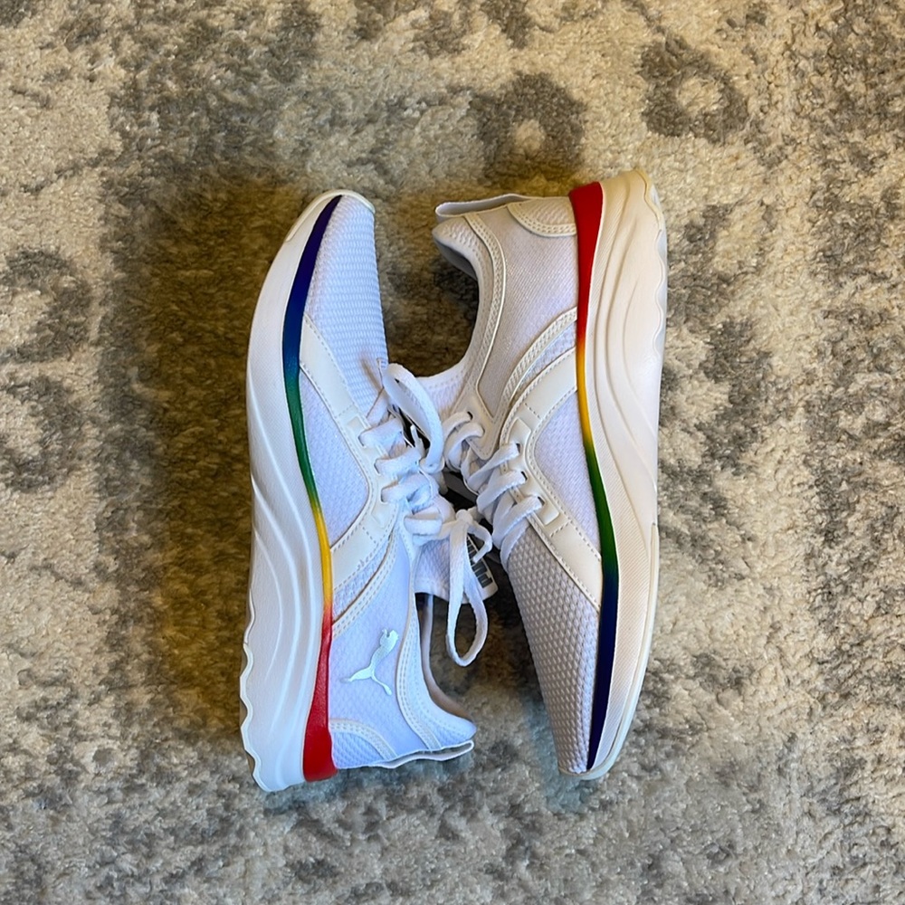 Puma 9.5 women’s multicolor sneaker NWOT